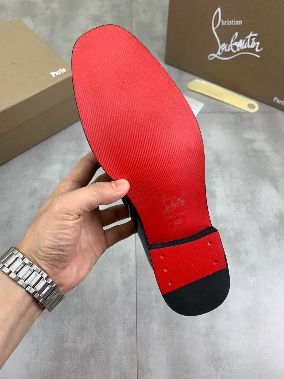 Men's shoes 💰P760 new style 💰high version 🇮🇹 CL red bottom series top purchasing original order series🔍🔍/🇮🇹Italian imported cowhide, imported genuine leather lining💪💪, completely 1⃣️ vs 1⃣️🇮🇹💪💪, ⚠Sole: The original sole provided by the original factory, the exclusive movable molded sole is super comfortable, ⚠Original factory follow-up goods, 🔍🔍high quality, you can come in and out at will, welcome to compare ⚠Size: 38-44 (45 46 can be customized)